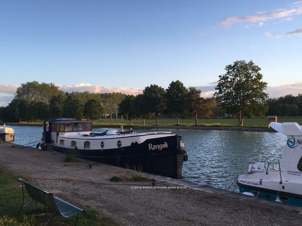 La Maison Et Son Jardin Sur Le Canal De Bourgogne Ravieres Kültér fotó